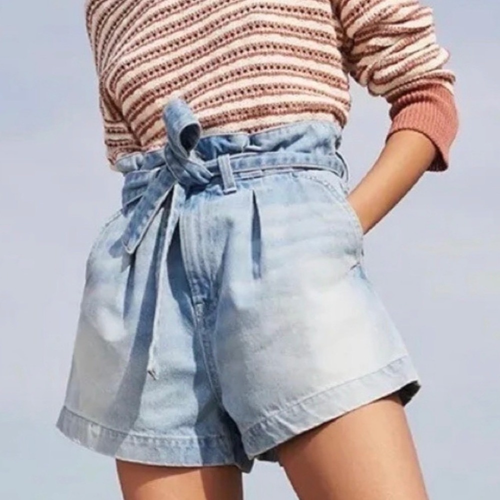 Veronica Beard Nori Extra High Rise Paperbag Denim Shorts Light Wash size 27